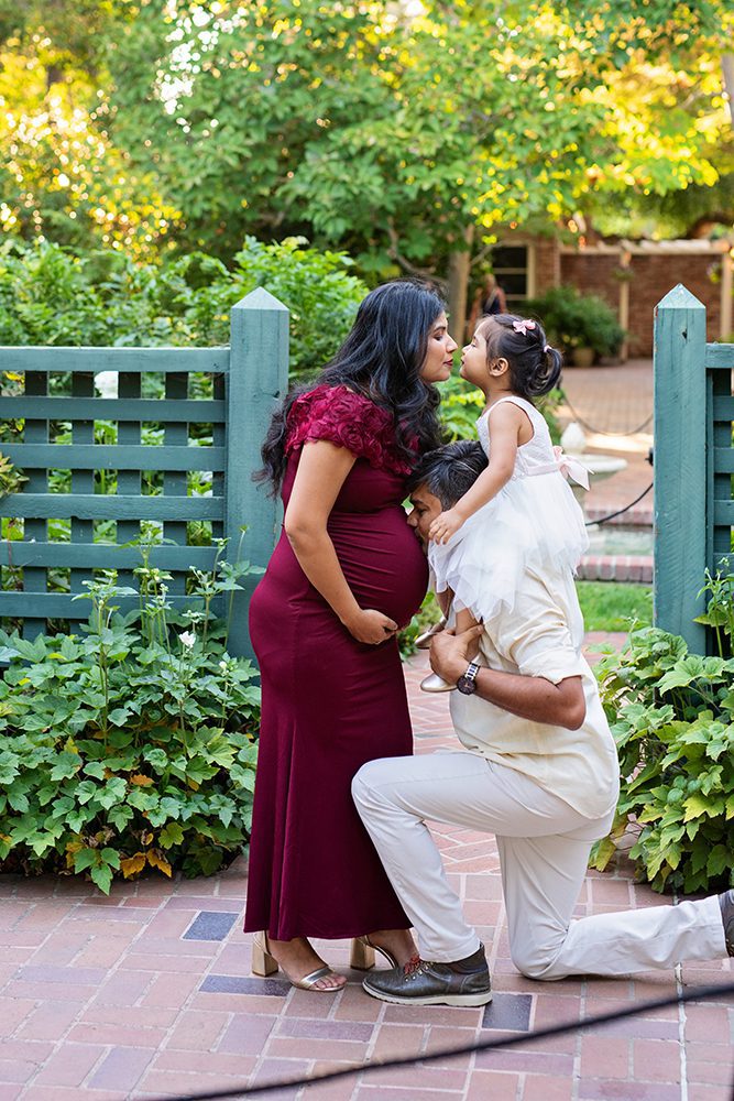 evening maternity pictures at the Elizabeth Gamble Garden